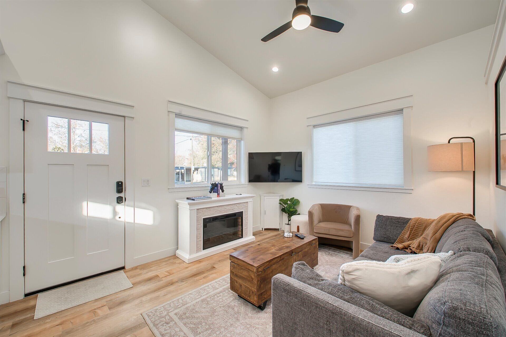 House, 1 Queen Bed with Sofa bed, Fireplace, Garden View (Rossi - #1413) | Living area | Fireplace