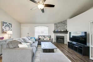 House, Multiple Beds, Patio, Garden View (Baldwin - #409) | Living area - True Blue Family Home (Meridian)