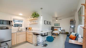 Apartment, 1 Queen Bed, Patio, Garden View (Sunset - #2818) | Private kitchen | Fridge, microwave, oven, stovetop