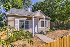 Exterior - The Sweet Dora (Boise)