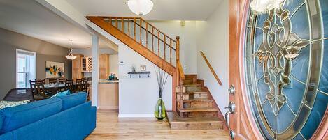 House, Multiple Beds, Patio, Garden View (10th - #1909) | Living area
