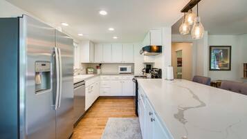 House, Multiple Beds, Kitchen (30th - #896) | Private kitchen | Fridge, microwave, oven, stovetop