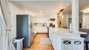 House, Multiple Beds, Kitchen (30th - #896) | Private kitchen | Fridge, microwave, oven, stovetop