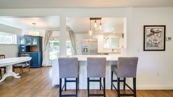House, Multiple Beds, Kitchen (30th - #896) | Private kitchen | Fridge, microwave, oven, stovetop