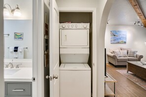 Condo, Multiple Beds, Patio, Garden View (Norfolk - #3178) | Interior