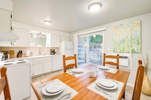 Condo, Multiple Beds, Patio, Garden View (Norfolk - #3178) | Dining
