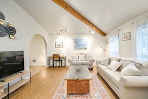Condo, Multiple Beds, Patio, Garden View (Norfolk - #3178) | Living area