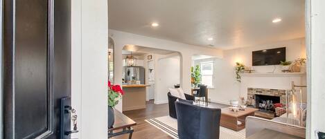 House, Multiple Beds, Patio, Garden View (28th - #2420) | Private kitchen | Fridge, microwave, oven, stovetop