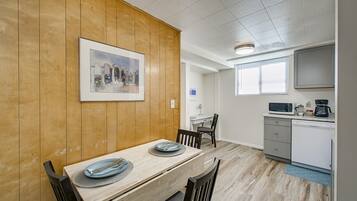 Apartemen, 2 Tempat Tidur Queen, patio, pemandangan kebun (Resseguie - #1507) | Tempat makan