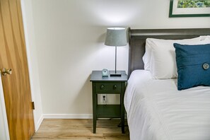 Leilighet, 2 queensize-senger, terrasse, hageutsikt (Resseguie - #1507) | 2 soverom, individuelt dekorert og individuelt innredet