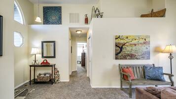 House, Multiple Beds, Kitchen, Garden View (Edenburgh - #5527) | Living area