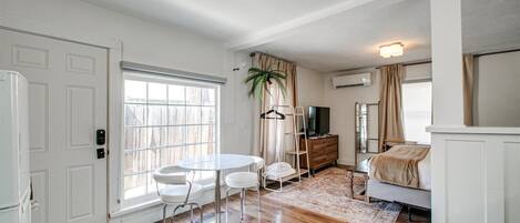 1 Schlafzimmer, individuell dekoriert, individuell eingerichtet