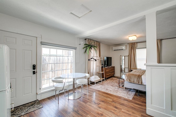 1 bedroom, individually decorated, individually furnished, free WiFi