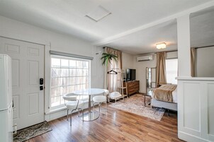 1 bedroom, individually decorated, individually furnished, free WiFi