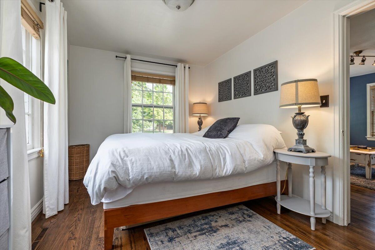 Nhà, nhiều giường, bếp, quang cảnh vườn (Pleasanton - #2515) | 3 phòng ngủ, trang trí khác biệt 
