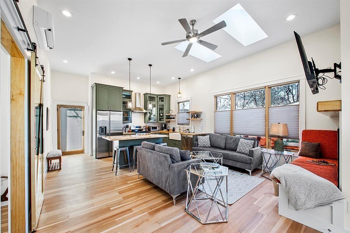 獨棟房屋, 1 張加大雙人床, 壁爐 (6th St - #1618) | 起居區 | 壁爐