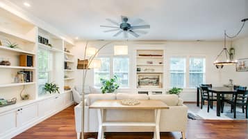 House, Multiple Beds, Patio, Garden View (Ridenbaugh - #2249) | Dining