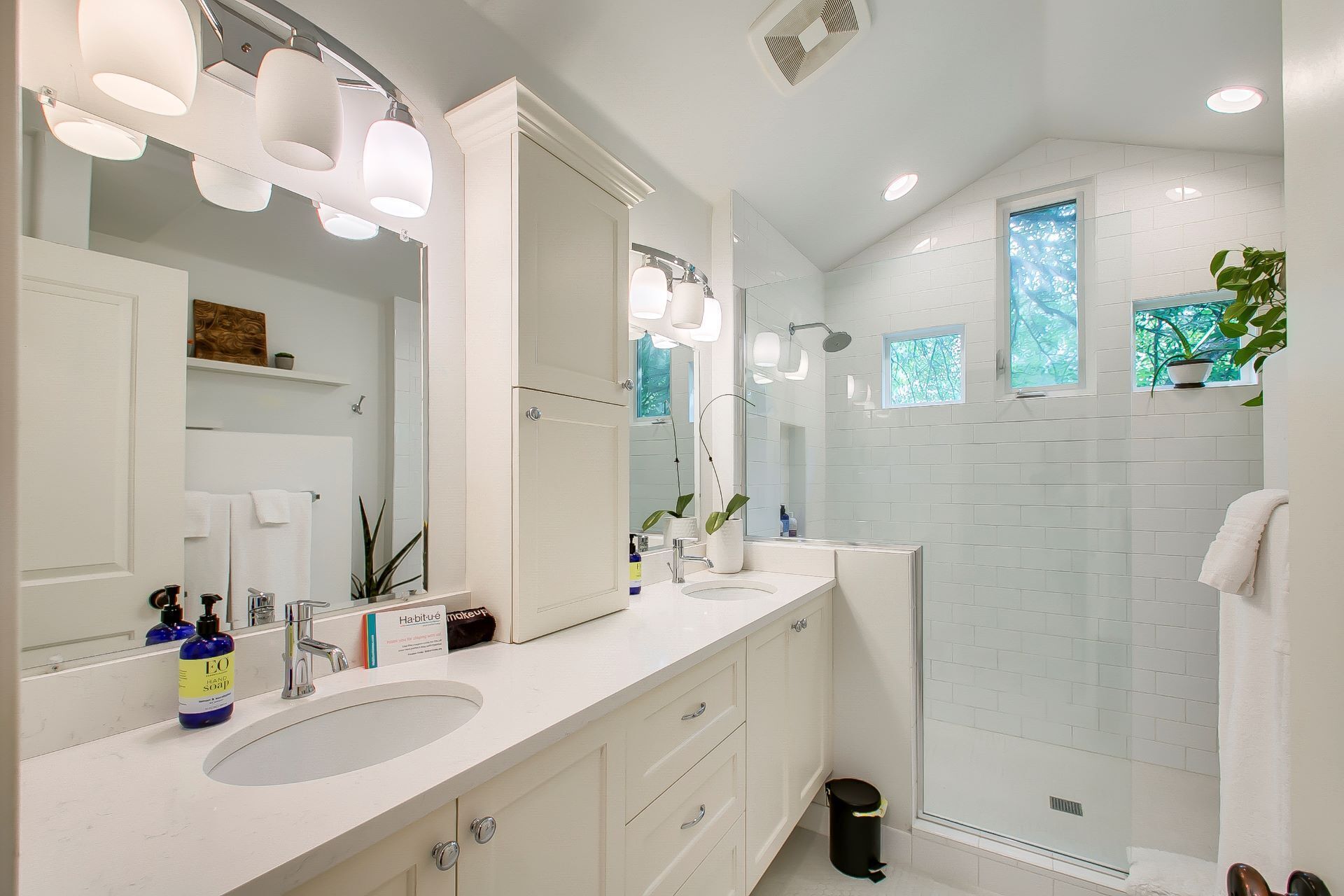 House, Multiple Beds, Patio, Garden View (Ridenbaugh - #2249) | Bathroom | Designer toiletries, slippers, towels, toilet paper