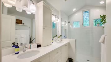 House, Multiple Beds, Patio, Garden View (Ridenbaugh - #2249) | Bathroom | Designer toiletries, slippers, towels, toilet paper