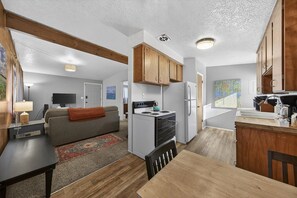 Apartment, 1 Queen Bed with Sofa bed, Kitchen, Garden View (Resseguie - #1505) | Interior - Red Ivy #5 (Boise)