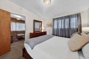 Apartment, 1 Queen Bed with Sofa bed, Kitchen, Garden View (Resseguie - #1505) | 1 bedroom, individually decorated, individually furnished, free WiFi - Red Ivy #5 (Boise)