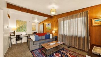 Apartment, 1 Queen Bed with Sofa bed, Kitchen, Garden View (Resseguie - #1505) | Living area