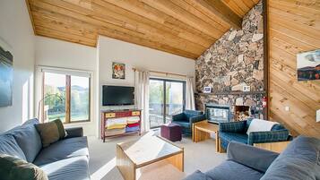 Condo, Multiple Beds, Pool Access, Golf View (Fairway Nine - #4382) | Living area | Fireplace