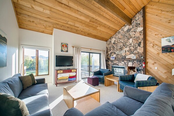 Condo, Multiple Beds, Pool Access, Golf View (Fairway Nine - #4382) | Living area - Teleidoscope Retreat (Sun Valley)