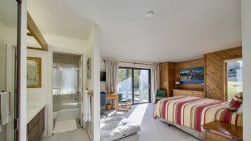 3 bedrooms, individually decorated, individually furnished, free WiFi