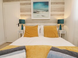 1 habitación, decoración personalizada y muebles diferentes 