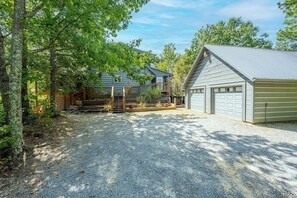 Exterior - Family Adventure Lodge by RedAwning (Sevierville)