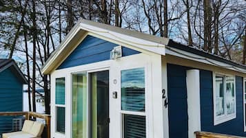 Grand Cabin, Multiple Beds, Lake View | 1 bedroom, individually decorated, individually furnished