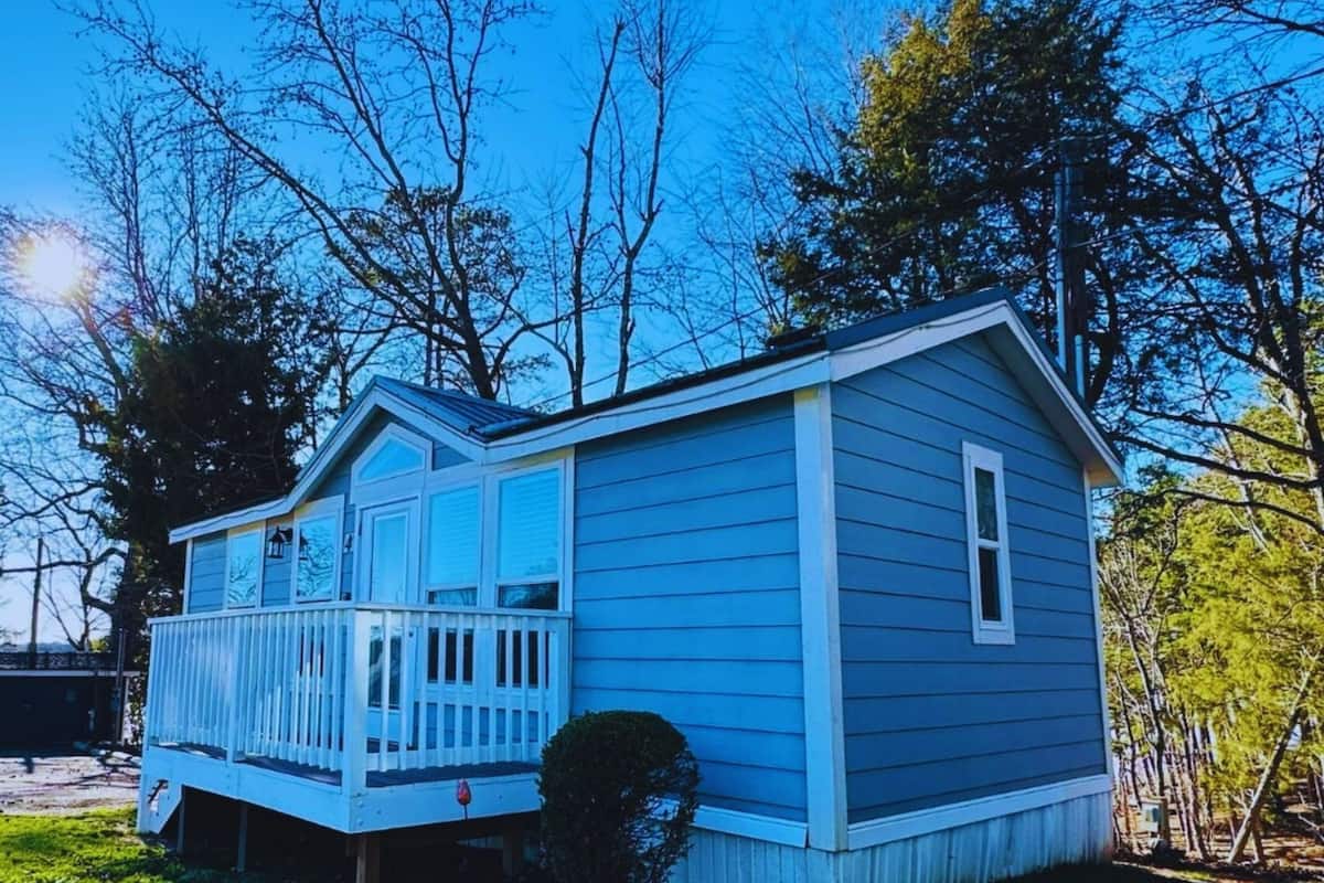 Standard-Ferienhütte, 1 Queen-Bett, Seeblick | 1 Schlafzimmer, individuell dekoriert, individuell eingerichtet