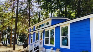 Cabaña superior, 2 habitaciones, vista al lago | Decoración personalizada y muebles diferentes 