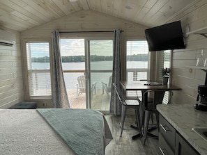 Individually decorated, individually furnished, laptop workspace - Long Cove Resort near Charlotte Airport (Charlotte)