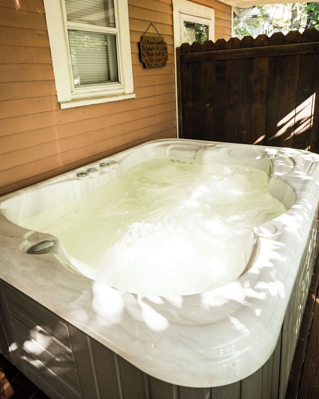 Outdoor spa tub