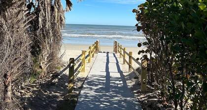 Beach side condo - Pool - Pickleball - Tennis - Gym - Full equip