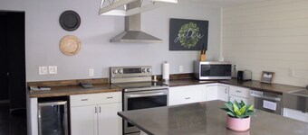 Bountiful Cabin + Hot Tub