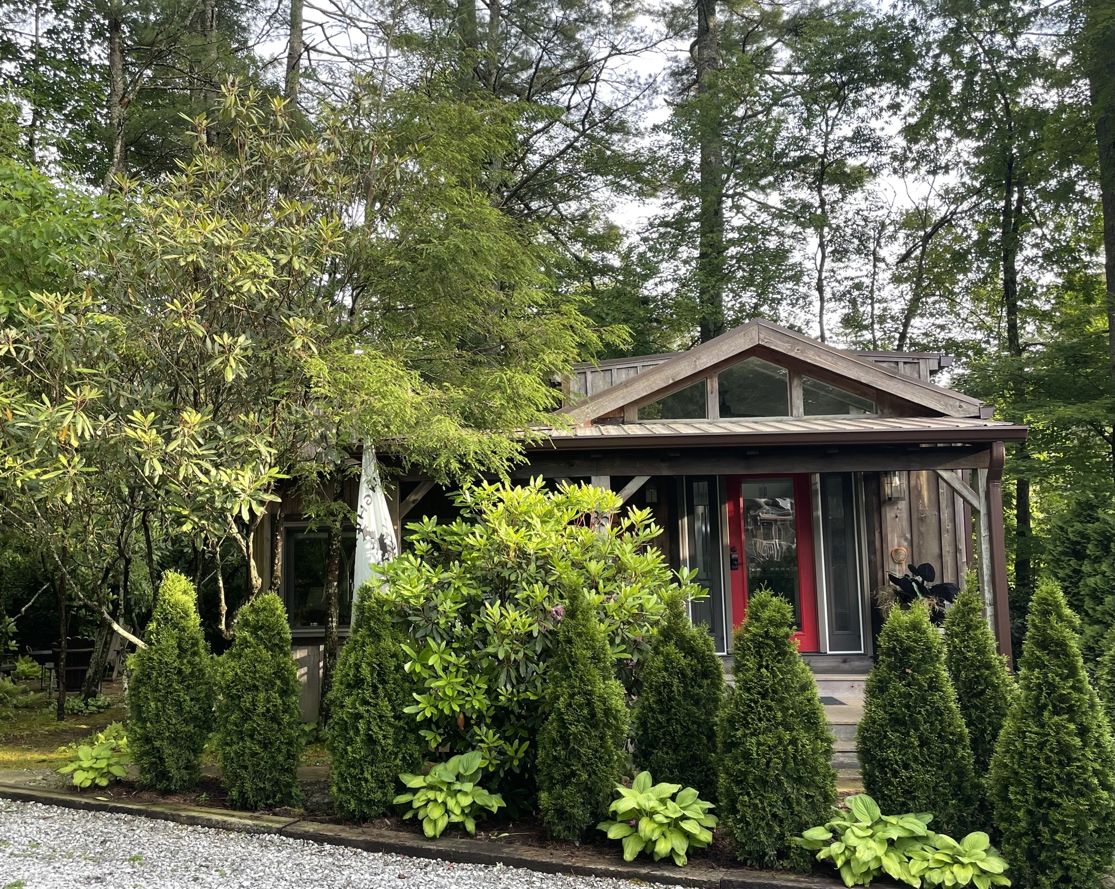 Luxury Cottage w/ indoor fireplace & outdoor firepit; walk to Main St!