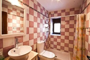 Hårtork, handdukar och toalettpapper