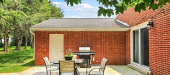 Cozy Cottage Near Sight & Sound and Attractions