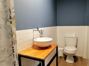 Superior Studio | Bathroom - Casa Samaykuy (Andrés Avelino Cáceres Dorregaray)