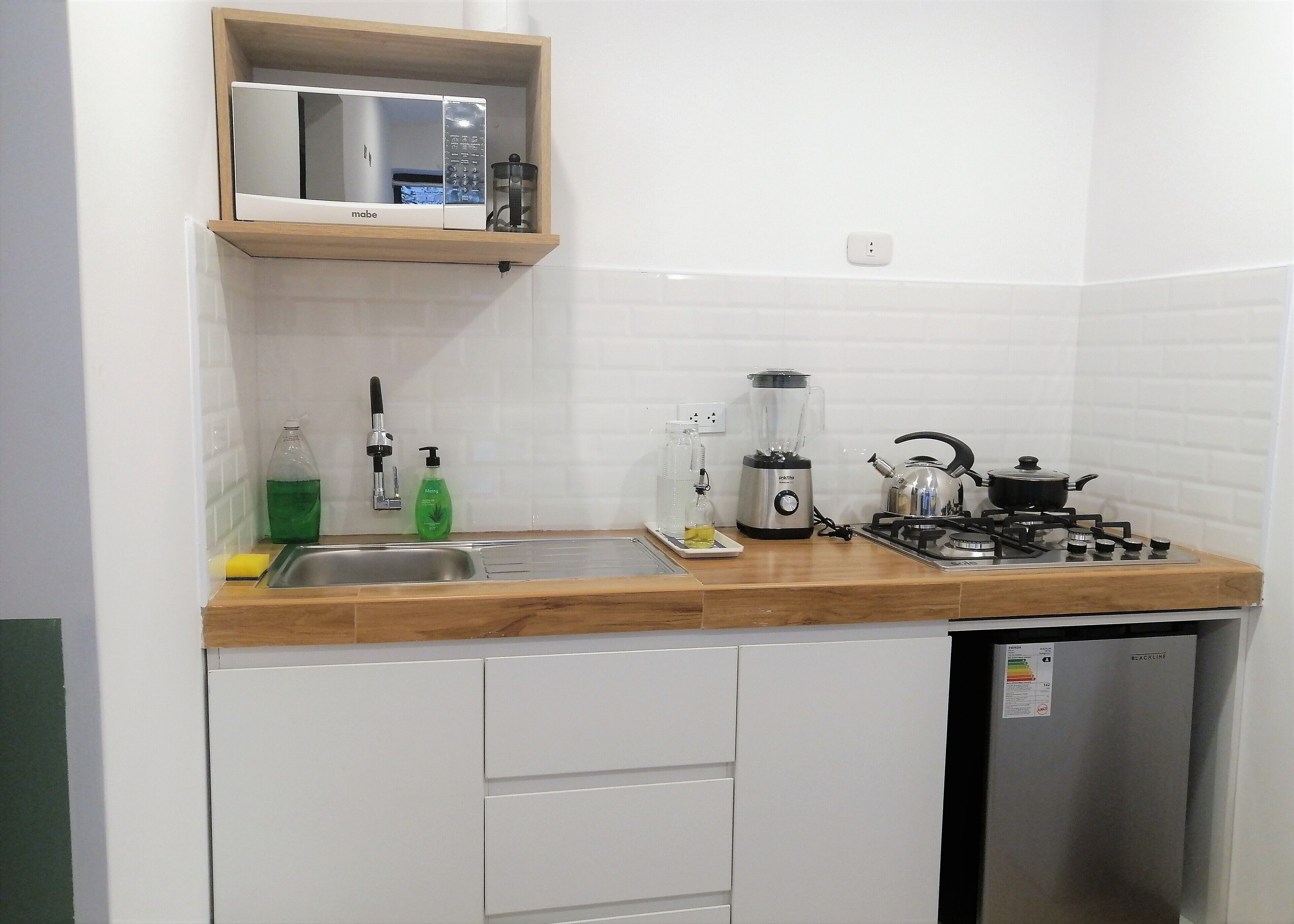 Studio Superior | Eget kök | Minikylskåp, mikrovågsugn, mixer och kaffekvarn