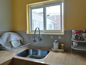 Economy Studio | Private kitchen | Mini-fridge, microwave, blender, coffee grinder