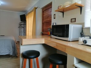 Economy Studio | Private kitchen | Mini-fridge, microwave, blender, coffee grinder