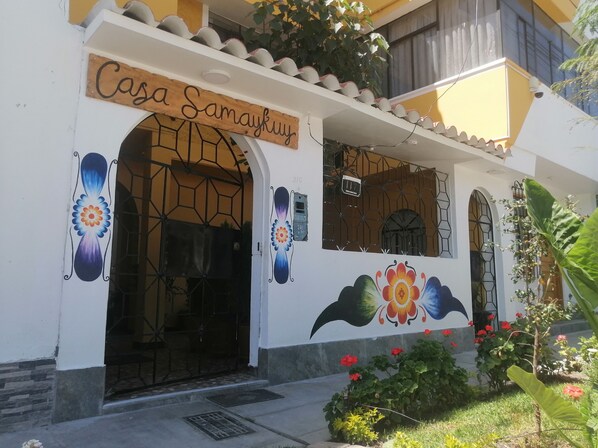 Front of property - Casa Samaykuy (Andrés Avelino Cáceres Dorregaray)