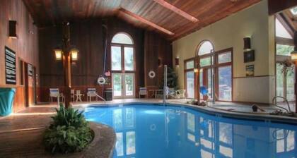2 Bedroom Nordic Village - 3min to Storyland in Bartlett NH, near North Conway