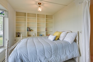 3 habitaciones, tabla de planchar con plancha, internet y ropa de cama
