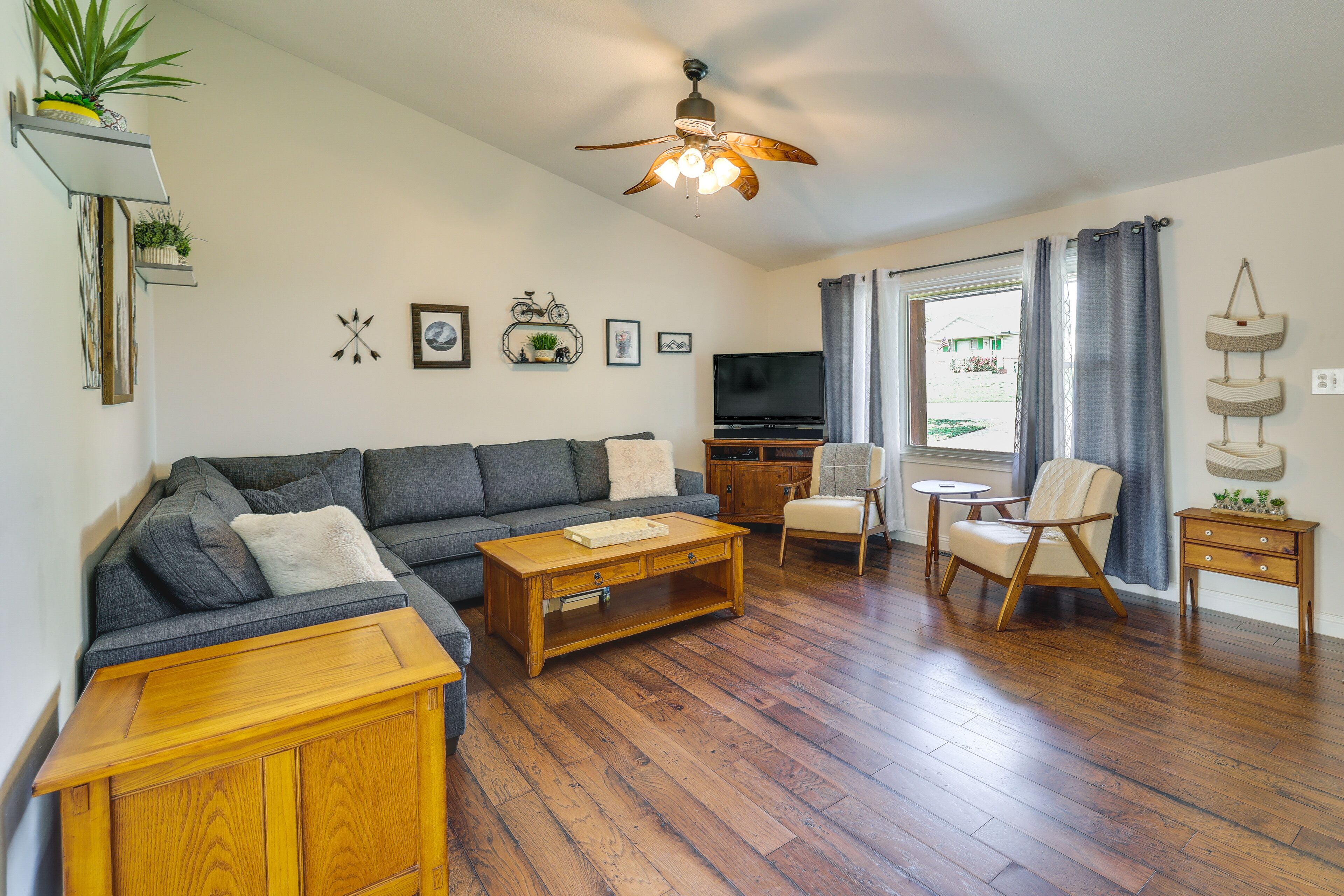 Single-Story Webb City Home w/ Deck & Gas Grill!