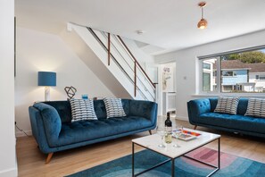 Smart TV - Merlins Gardens - Tenby Cottage (Tenby)